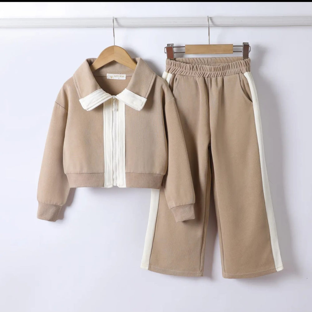 
                      
                        Ensemble fille – Jogging sport chic beige
                      
                    