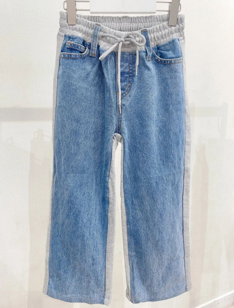 
                      
                        Jean oversize mix coton/denim (élastique & cordon)
                      
                    