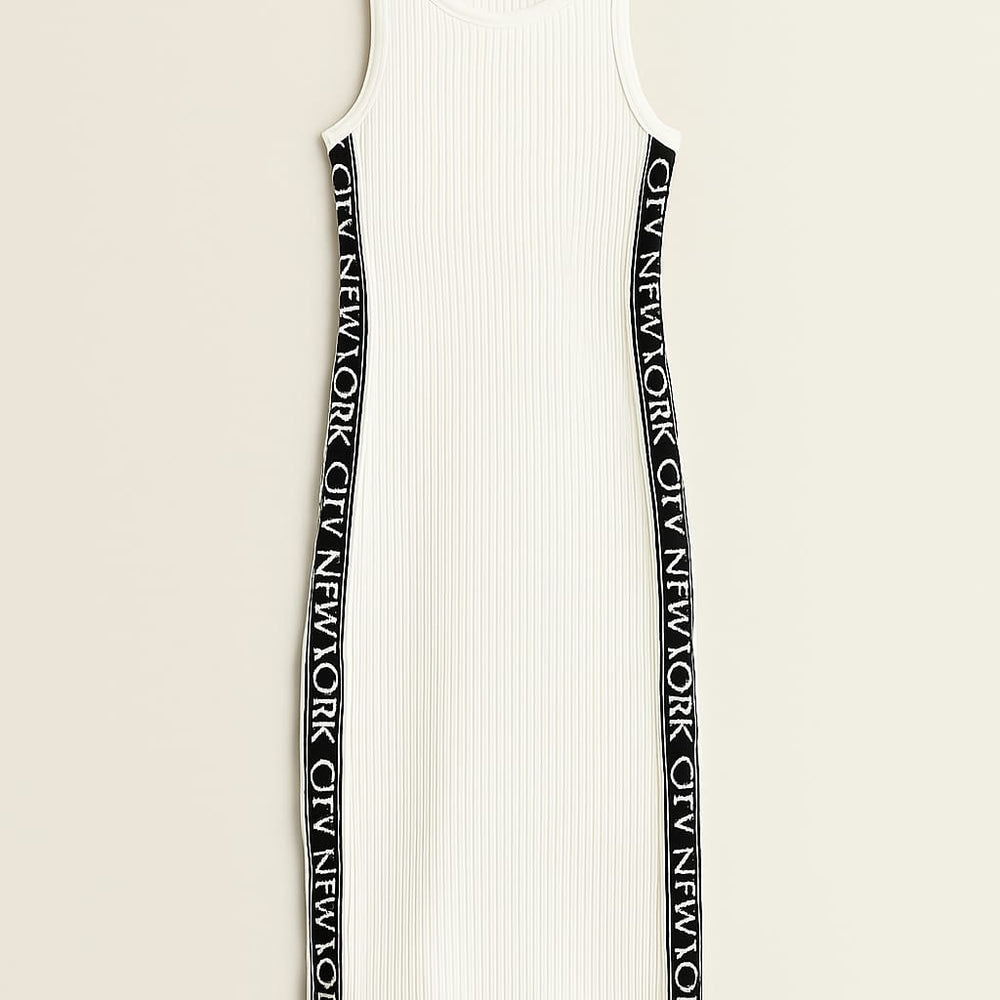 
                      
                        Robe Côtelée "New York City" – Style Sporty & Tendance
                      
                    