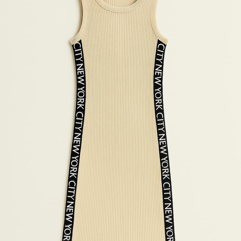
                      
                        Robe Côtelée "New York City" – Style Sporty & Tendance
                      
                    
